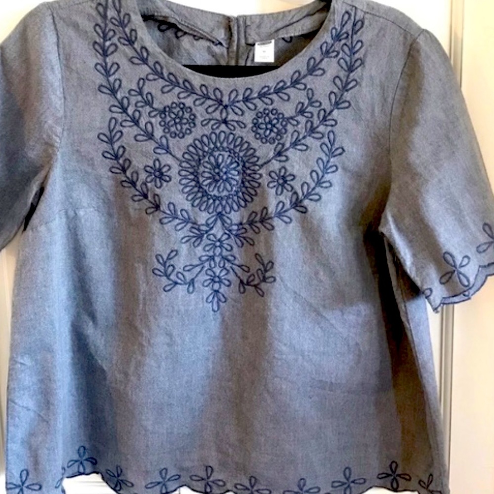 Old Navy embroidered top XL